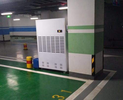 地下车库草莓视频APP在线观看